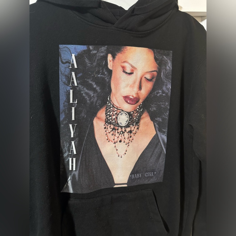 Aaliyah Baby Girl hoodie cross colours size Small